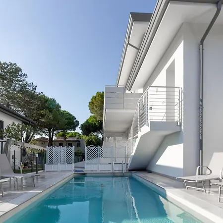 아파트 Modern Flat With Shared Pool