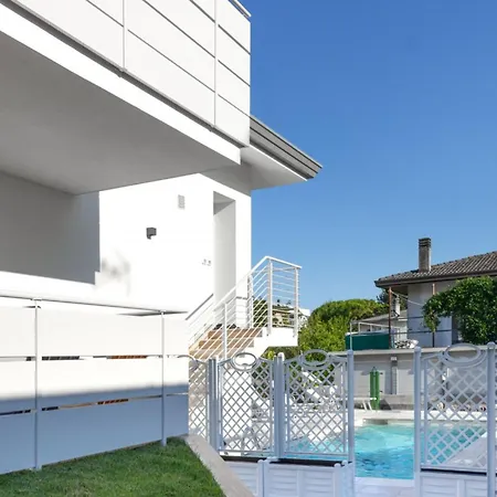 Modern Flat With Shared Pool ביביונה