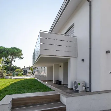 Modern Flat With Shared Pool דירה *