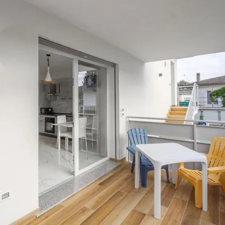Modern Flat With Shared Pool Apartmán