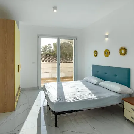Modern Flat With Shared Pool דירה *