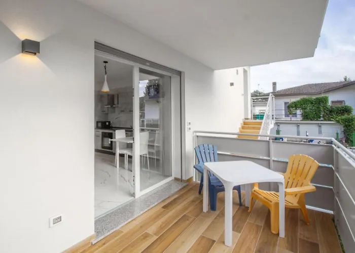 Modern Flat With Shared Pool Apartament