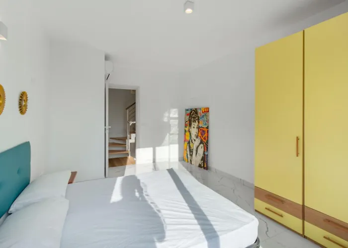 Modern Flat With Shared Pool